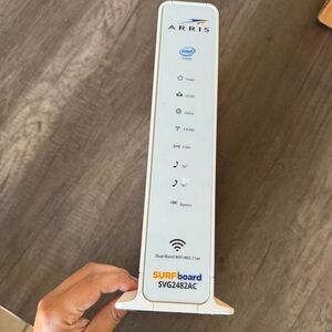 ARRIS SURFboard SVG2482AC, a cable modem and Wi-Fi router combo unit. White